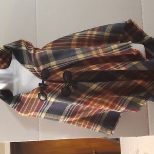 Plaid Poncho two togle closure one size fringe